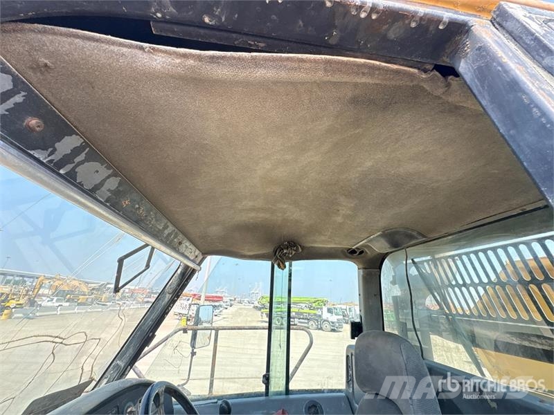 CAT 740 ساحبات مفصلية