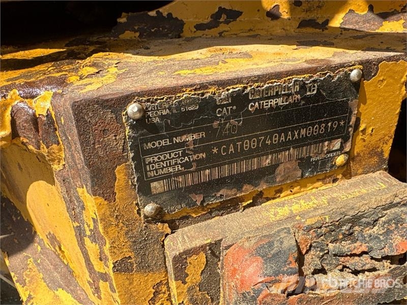 CAT 740 ساحبات مفصلية