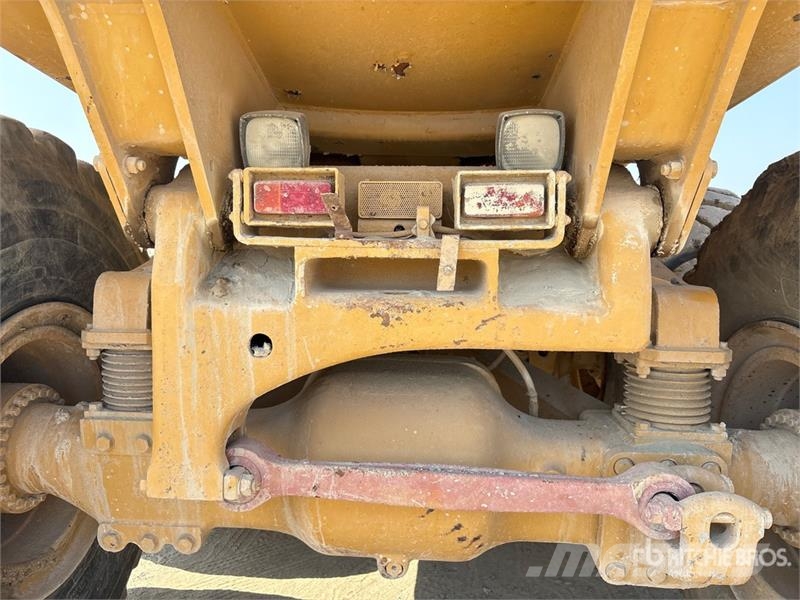CAT 740 ساحبات مفصلية