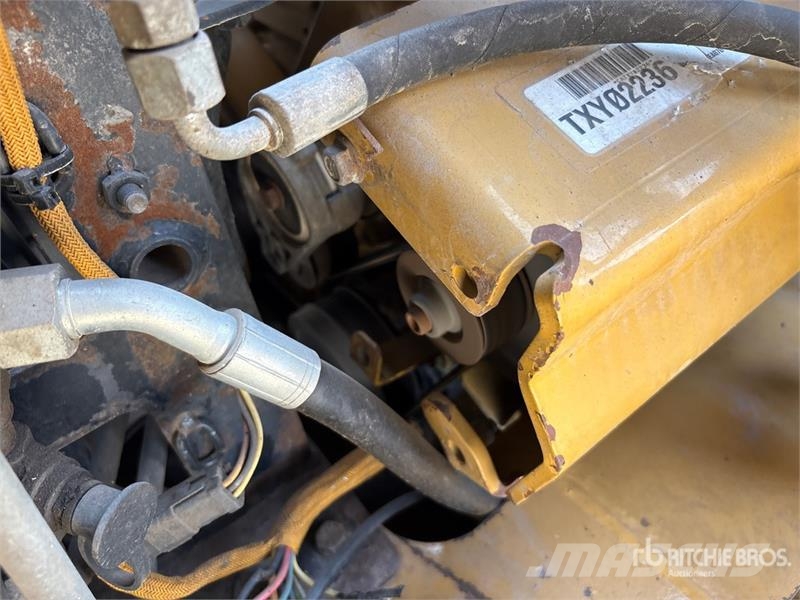 CAT 740B 연결식 홀러