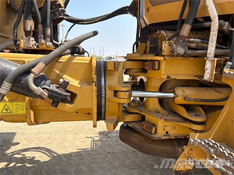 CAT 740B 연결식 홀러