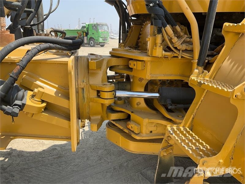 CAT 745C Dumper - Knickgelenk
