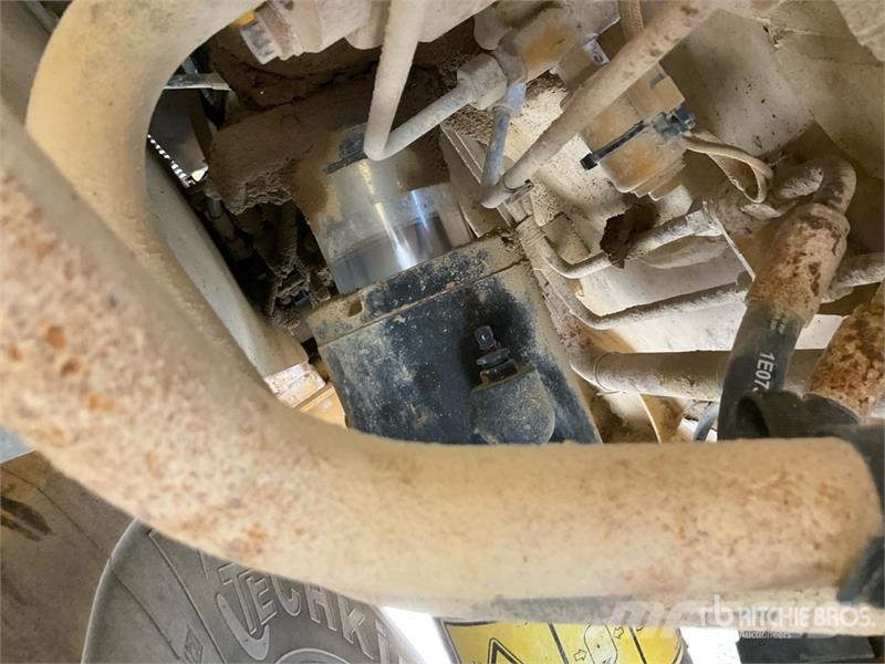 CAT 745C Dumper - Knickgelenk