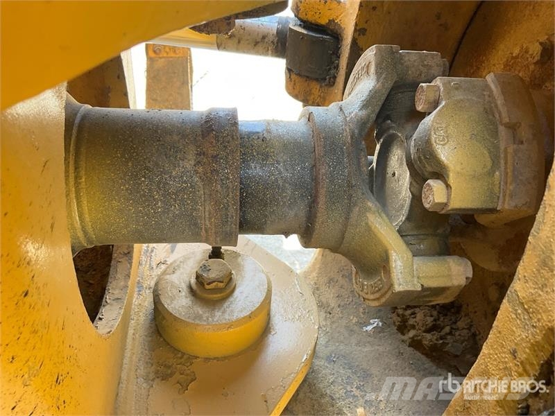 CAT 745C Dumper - Knickgelenk