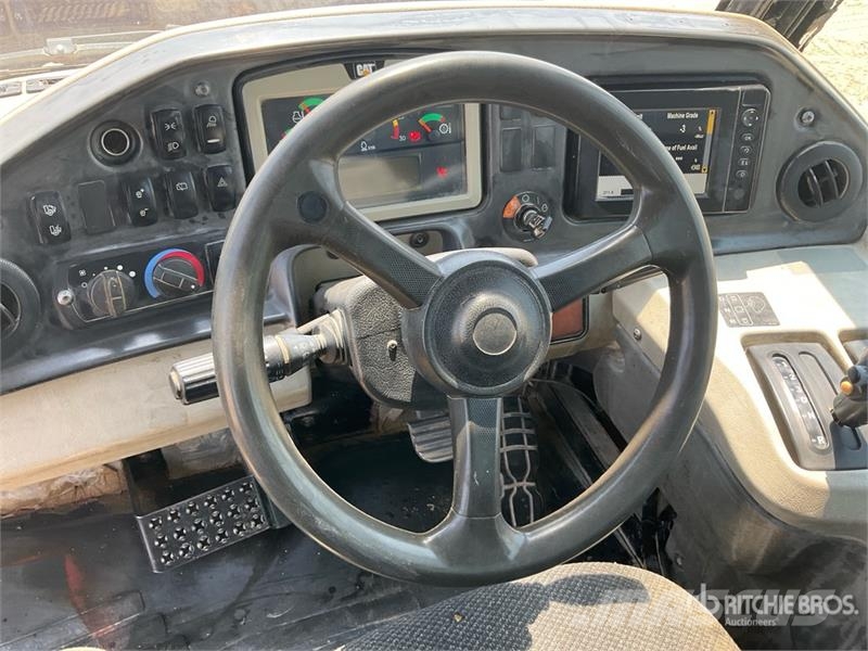 CAT 745C Dumper - Knickgelenk