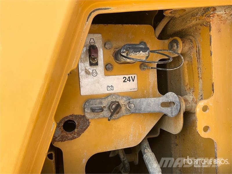 CAT 745C Dumper - Knickgelenk