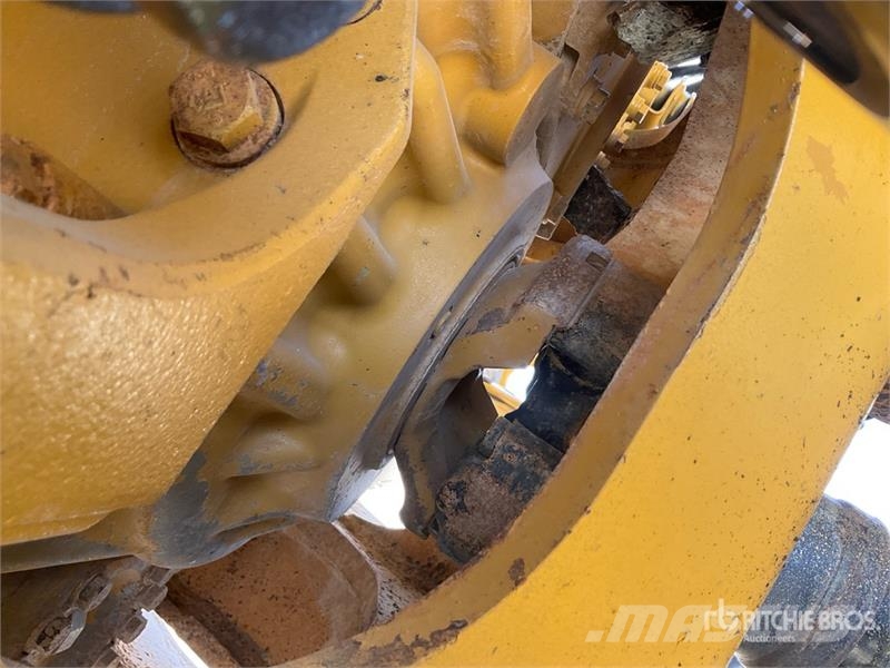 CAT 745C Dumper - Knickgelenk