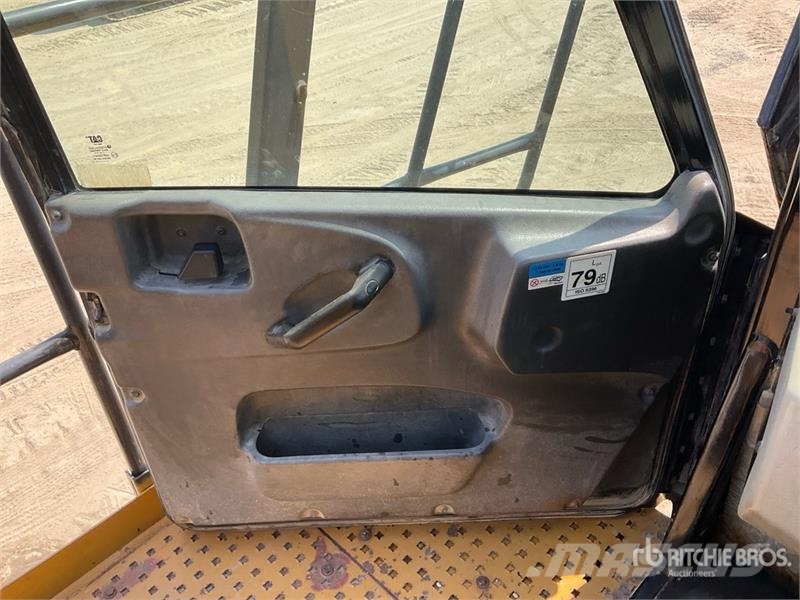 CAT 745C Dumper - Knickgelenk