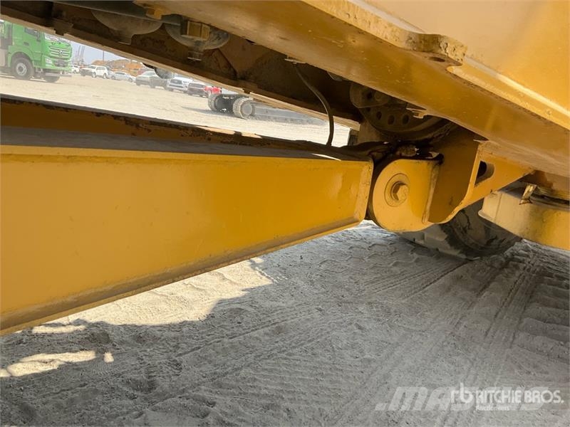 CAT 745C Dumper - Knickgelenk