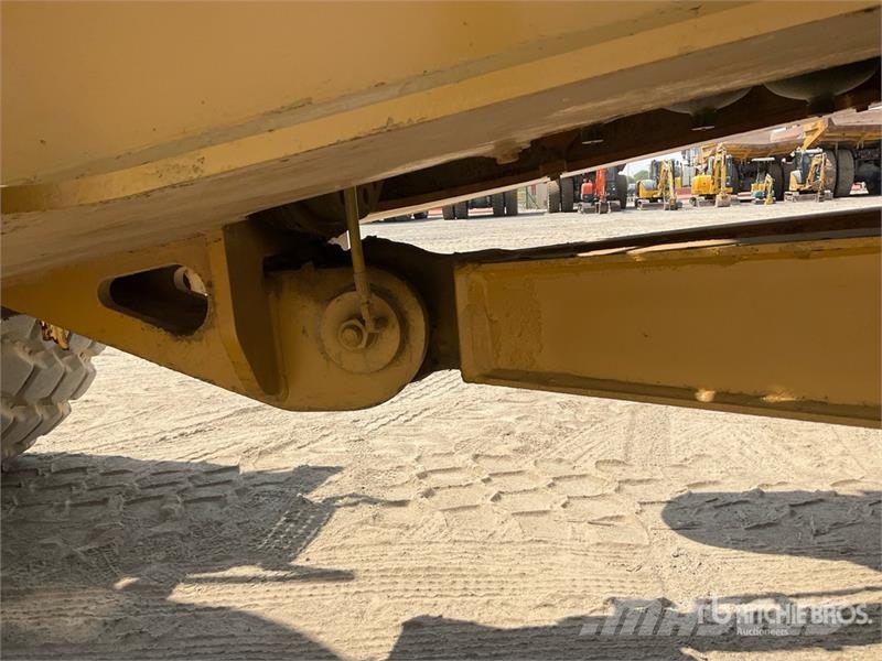 CAT 745C Dumper - Knickgelenk