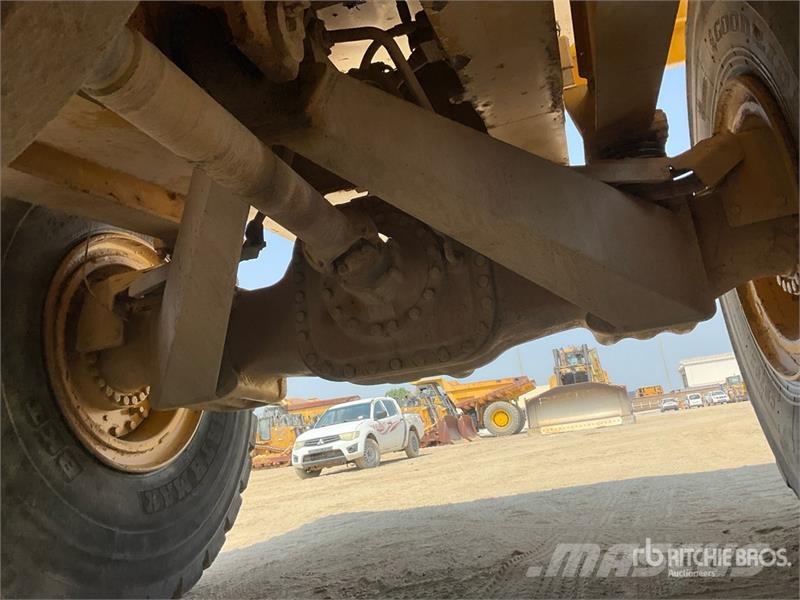 CAT 745C Dumper - Knickgelenk