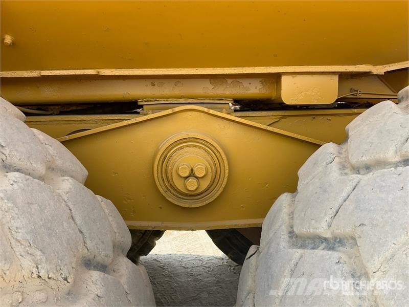CAT 745C Dumper - Knickgelenk