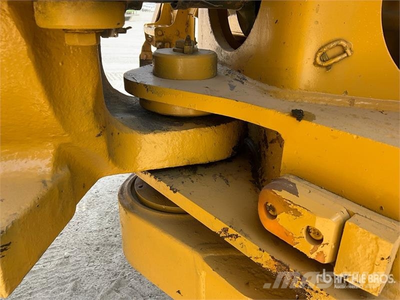 CAT 745C Dumper - Knickgelenk