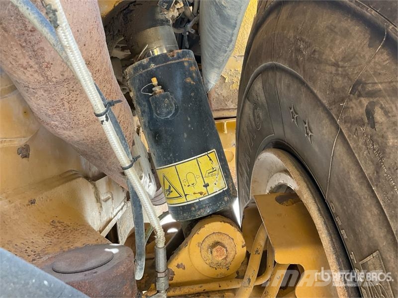 CAT 745C Dumper - Knickgelenk