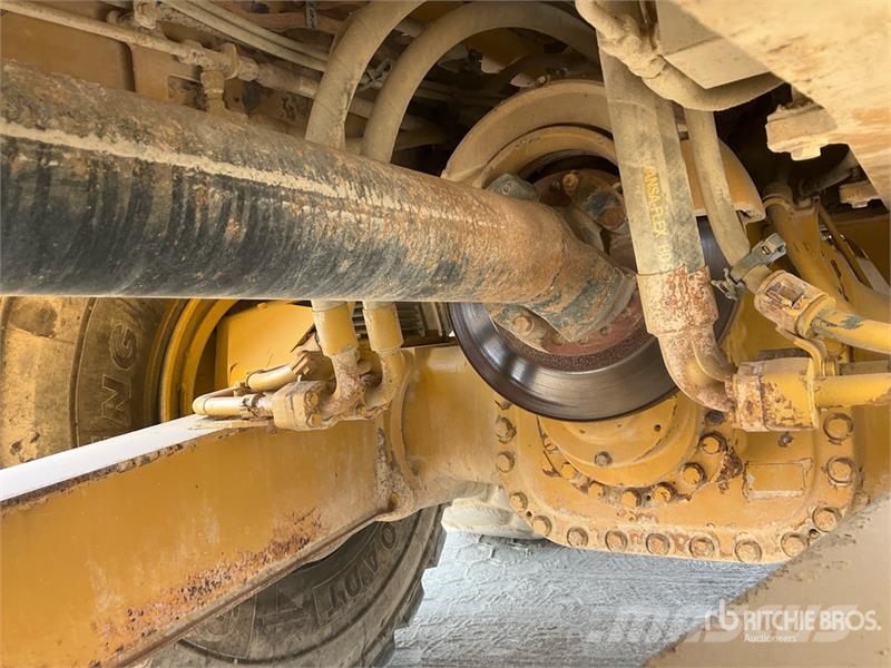 CAT 745C Dumper - Knickgelenk