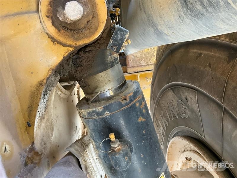 CAT 745C Dumper - Knickgelenk
