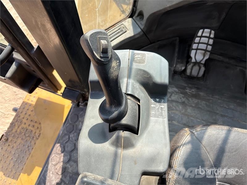 CAT 966K Wheel Loader Gumikerekes homlokrakodók