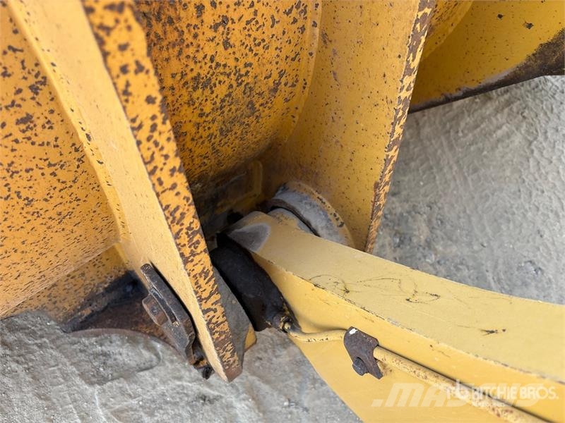 CAT 966K Wheel Loader Gumikerekes homlokrakodók