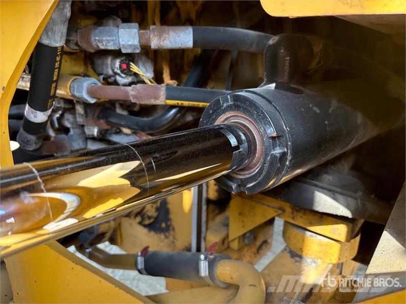 CAT 966K Wheel Loader Gumikerekes homlokrakodók