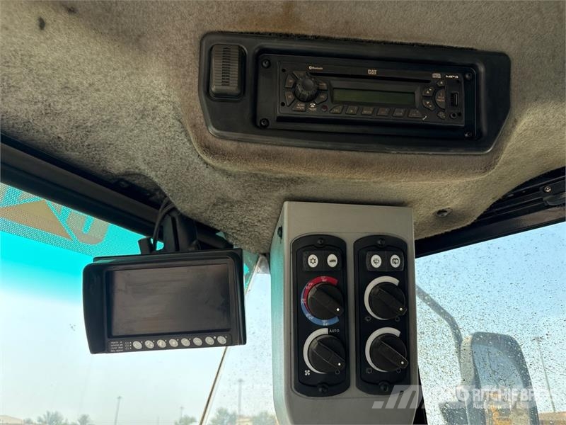 CAT 966K Wheel Loader Gumikerekes homlokrakodók