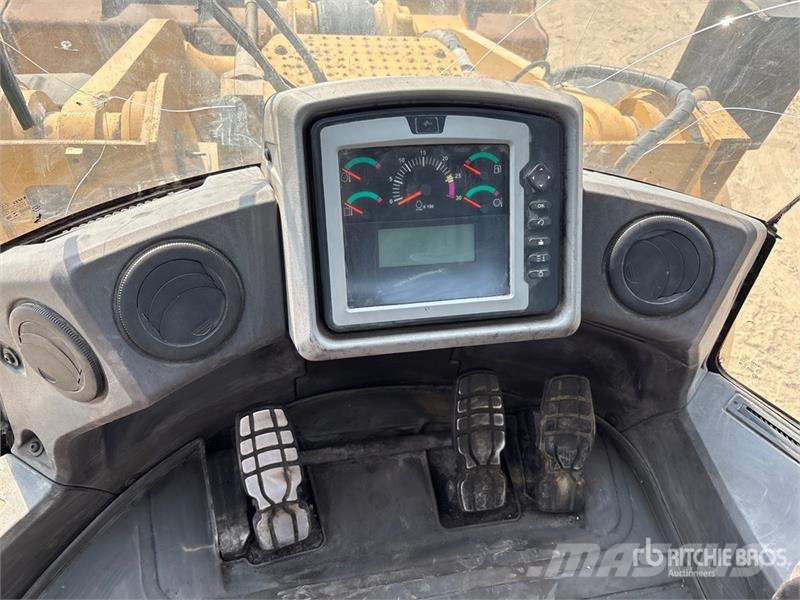CAT 966K Wheel Loader Gumikerekes homlokrakodók
