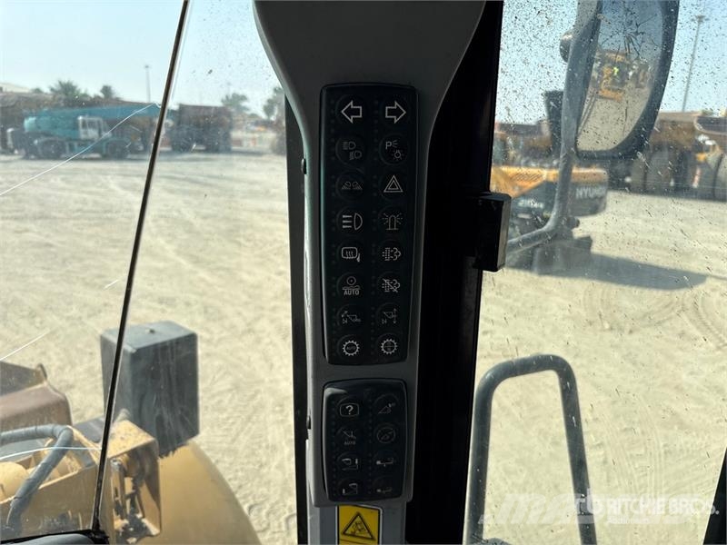 CAT 966K Wheel Loader Gumikerekes homlokrakodók