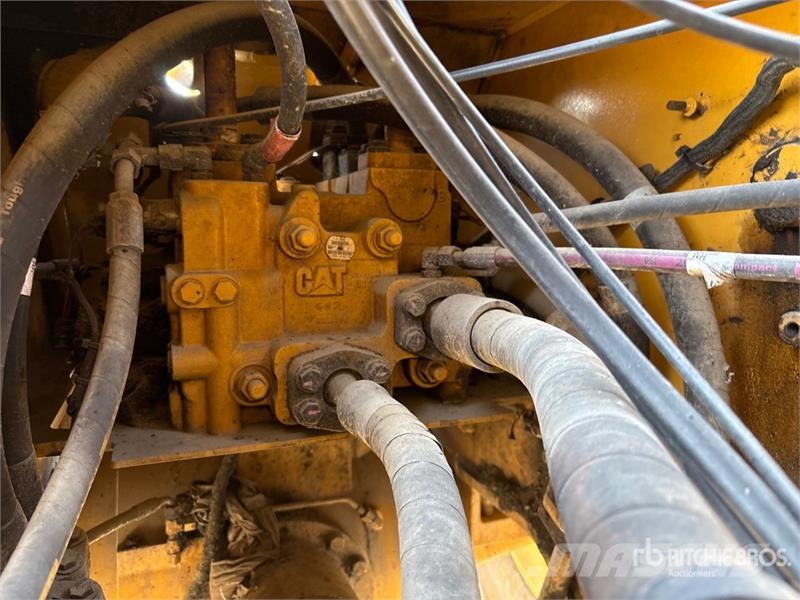 CAT 966K Wheel Loader Gumikerekes homlokrakodók