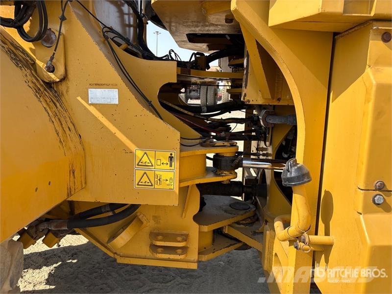 CAT 966K Wheel Loader Gumikerekes homlokrakodók