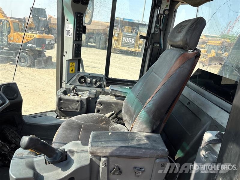 CAT 966K Wheel Loader Gumikerekes homlokrakodók