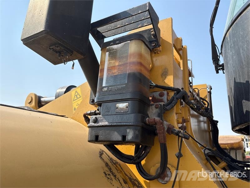 CAT 966K Wheel Loader Gumikerekes homlokrakodók