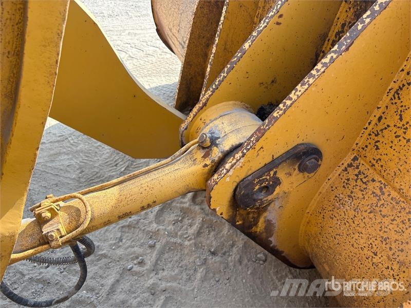 CAT 966K Wheel Loader Gumikerekes homlokrakodók