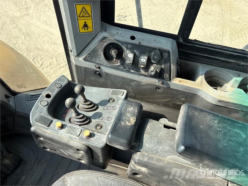 CAT 966K Wheel Loader Gumikerekes homlokrakodók