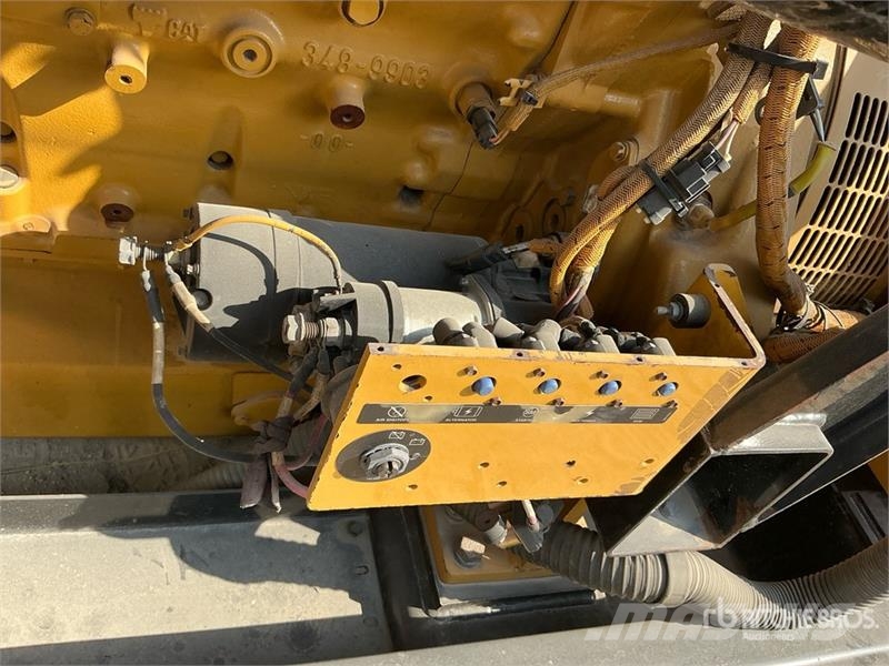 CAT C18 1000 kVA Skid-Mounted Generator Set Дизелови генератори