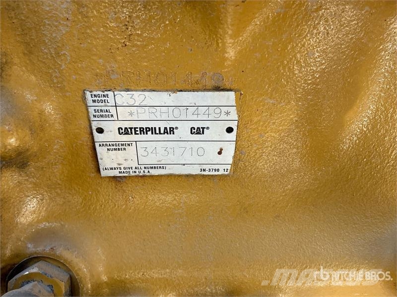 CAT C18 1000 kVA Skid-Mounted Generator Set Дизелови генератори