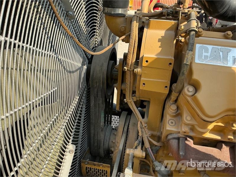 CAT C32 1000 kVA Skid-Mounted Generator Set مولدات ديزل