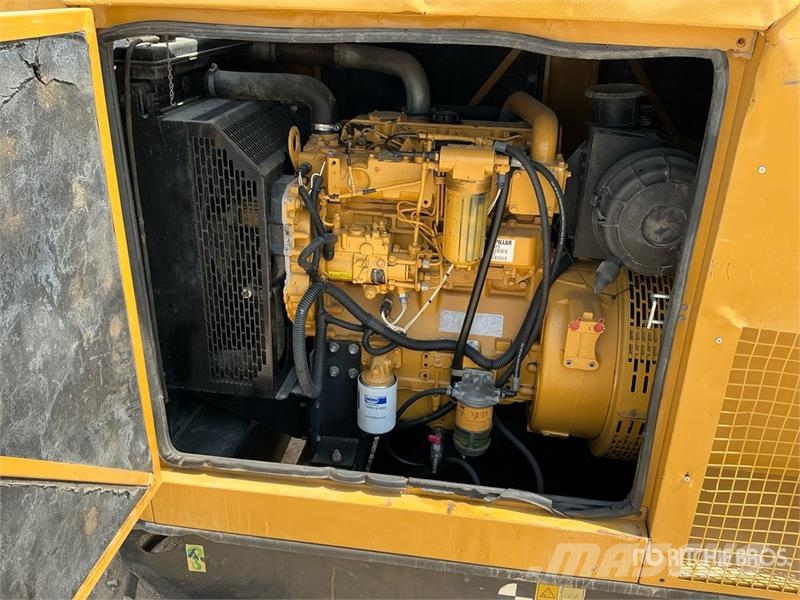 CAT C4.4 100 kVA Skid-Mounted Generator Set مولدات ديزل