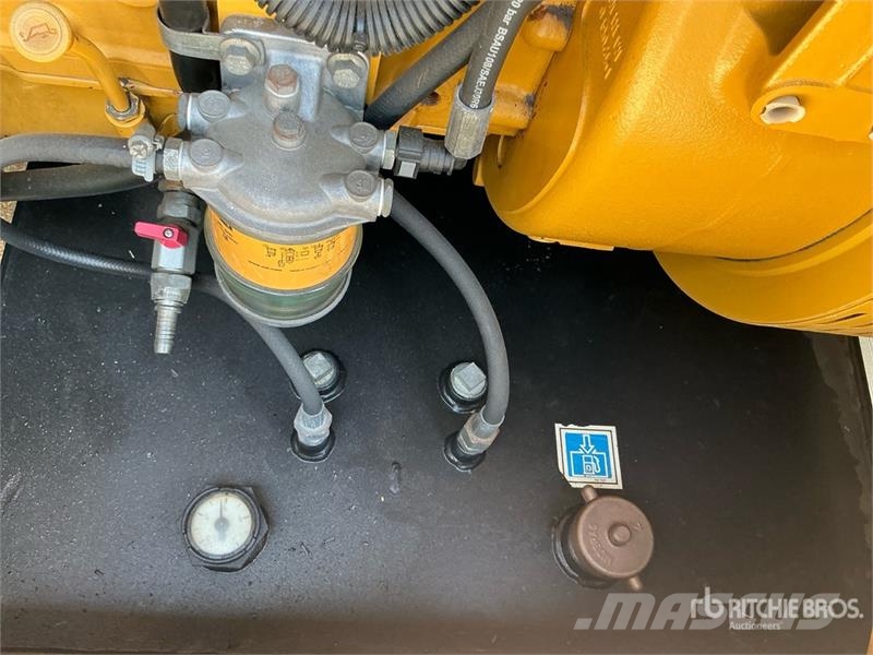 CAT C4.4 100 kVA Skid-Mounted Generator Set مولدات ديزل