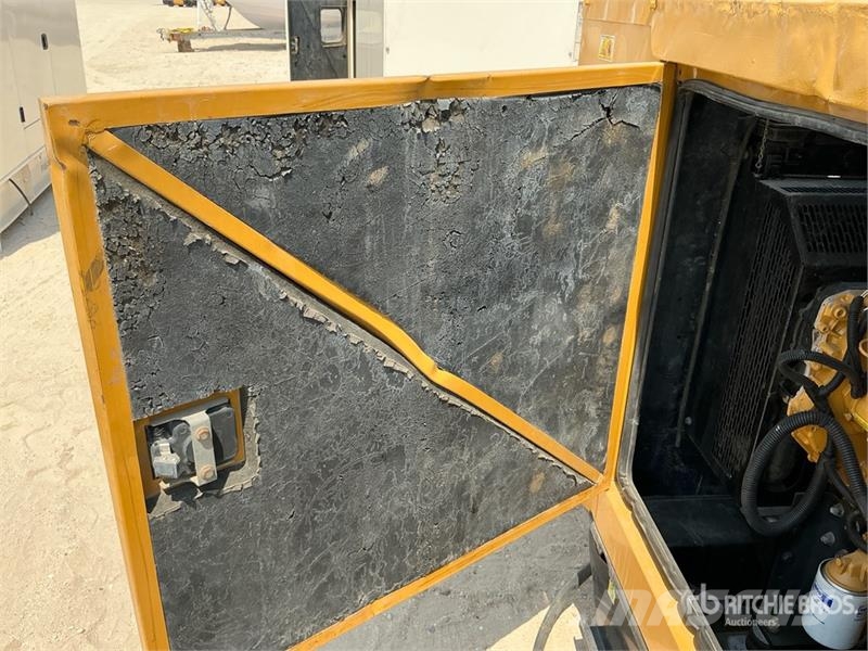 CAT C4.4 100 kVA Skid-Mounted Generator Set مولدات ديزل