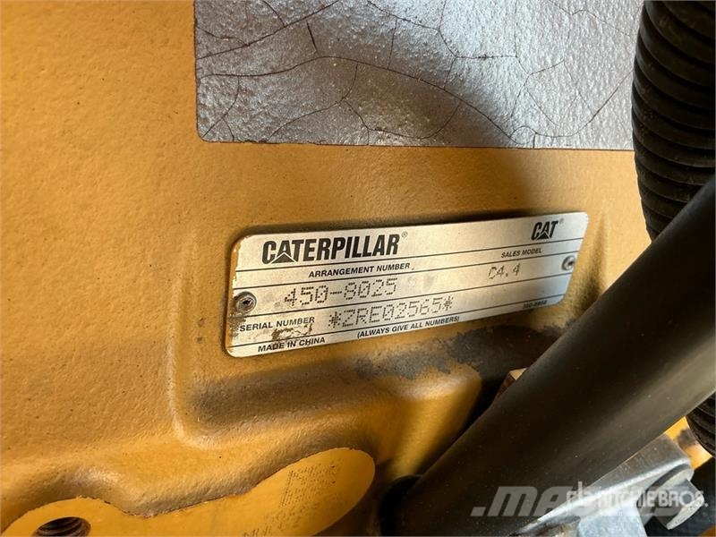 CAT C4.4 100 kVA Skid-Mounted Generator Set مولدات ديزل