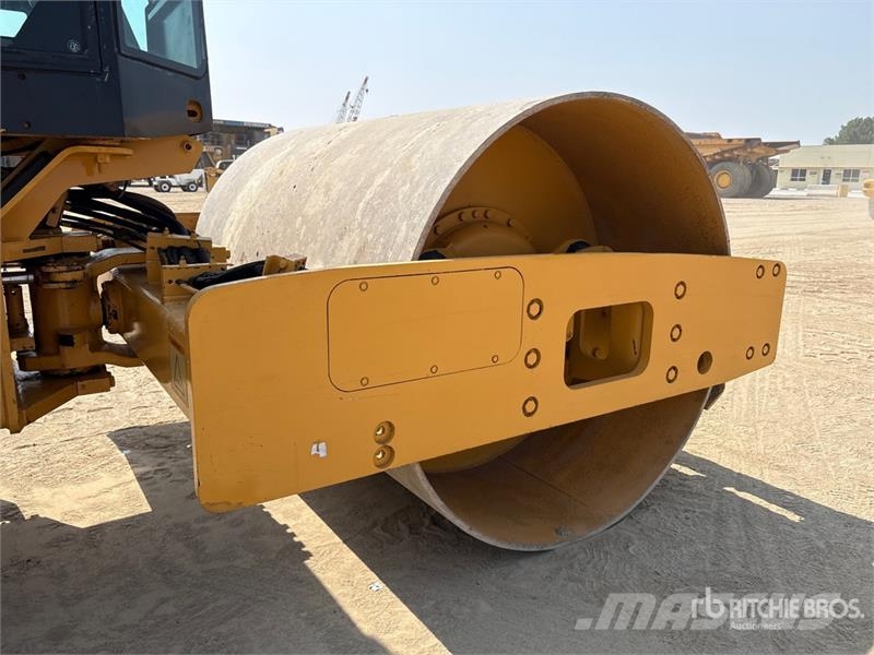 CAT CS-533E Smooth Drum Compactor مداحل أحادية الأسطوانة