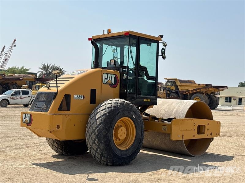 CAT CS-533E Smooth Drum Compactor مداحل أحادية الأسطوانة