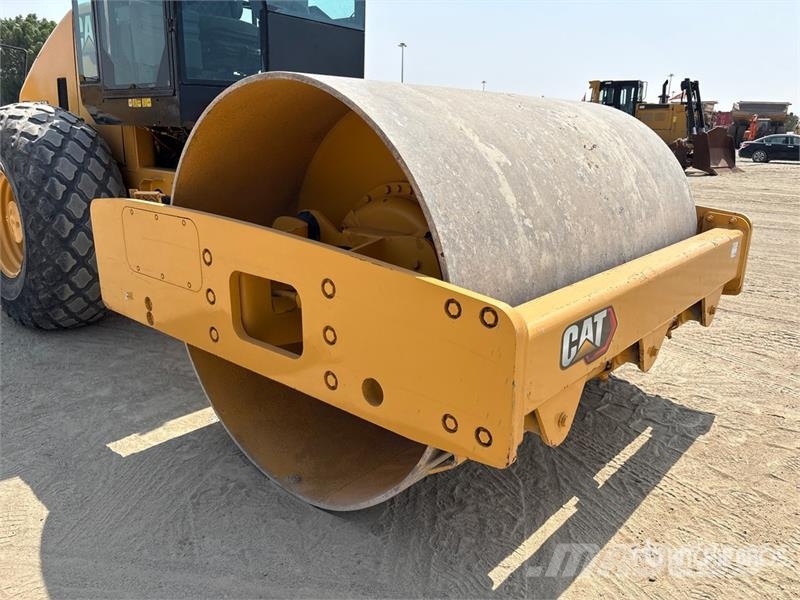 CAT CS-533E Smooth Drum Compactor مداحل أحادية الأسطوانة