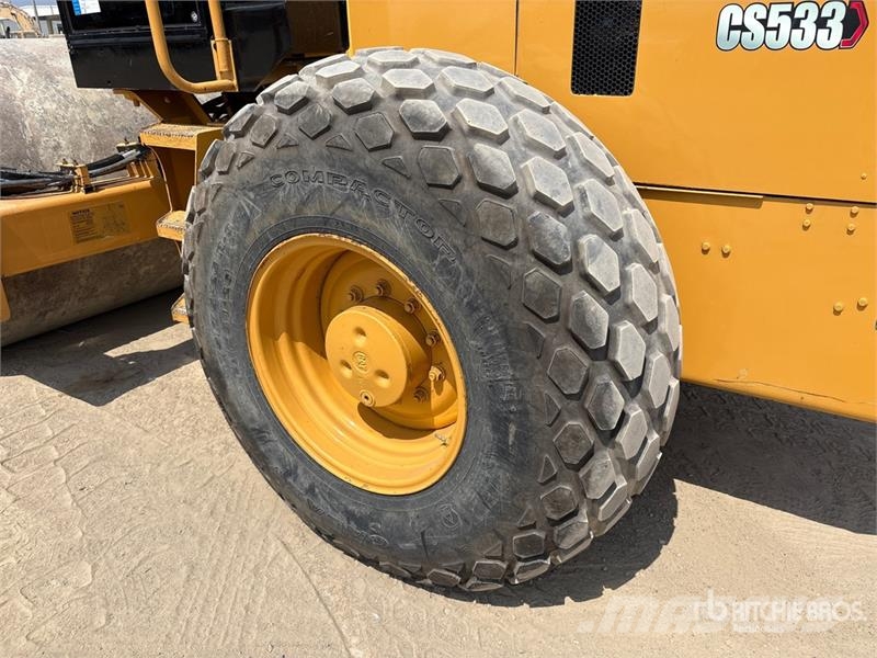 CAT CS-533E Smooth Drum Compactor مداحل أحادية الأسطوانة
