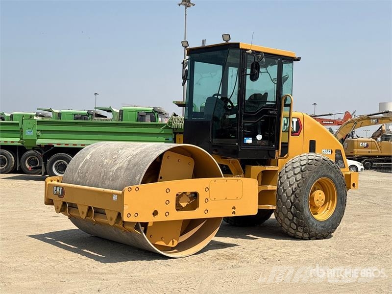 CAT CS-533E Smooth Drum Compactor مداحل أحادية الأسطوانة