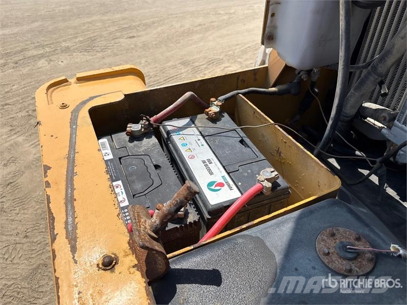 CAT CS-533E Smooth Drum Compactor مداحل أحادية الأسطوانة