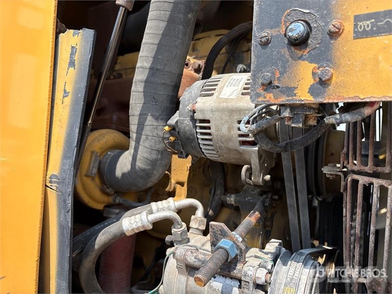 CAT CS-533E Smooth Drum Compactor مداحل أحادية الأسطوانة
