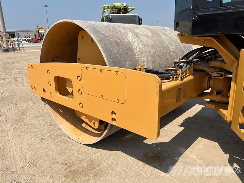 CAT CS-533E Smooth Drum Compactor مداحل أحادية الأسطوانة