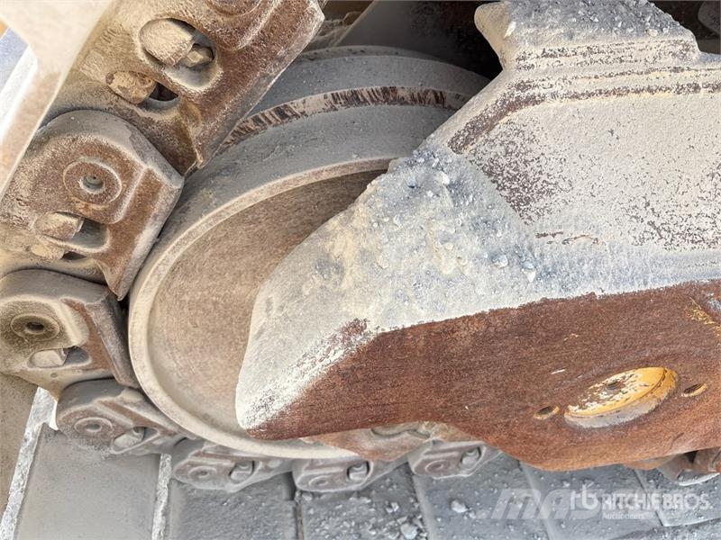 CAT D8R بلدوزرات مجنزرة