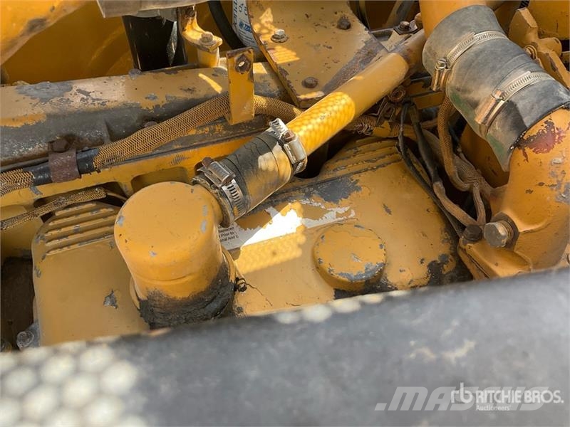 CAT D8R Buldožeri gusjeničari