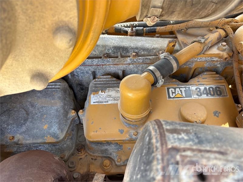 CAT D8R بلدوزرات مجنزرة
